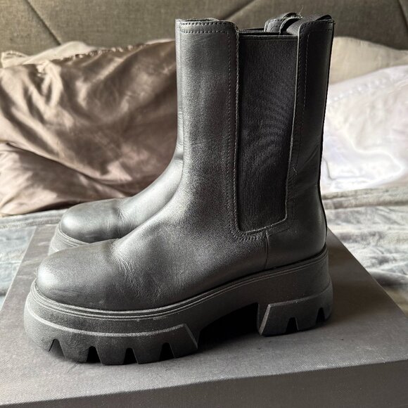 Thursday Boot Company Shoes - Thursday Boot Company Reign Chelsea Boots Women’s Size 10